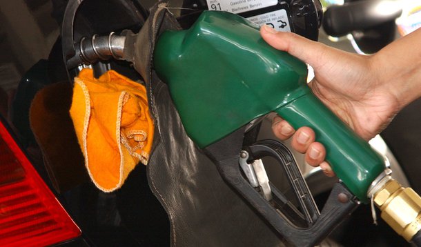 Petrobras coloca no mercado gasolina menos poluente