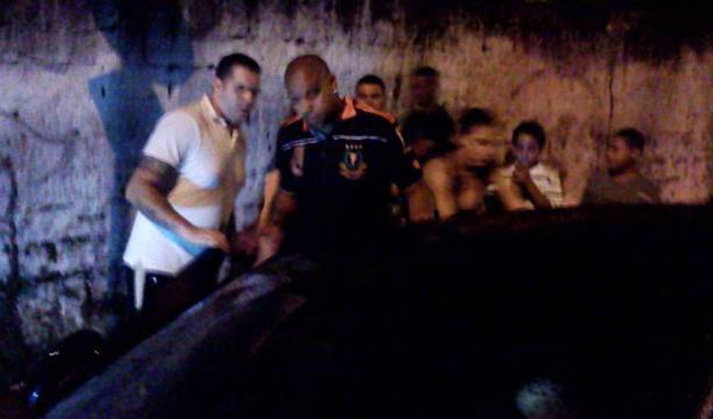 Adriano foge do CT e é visto em bar no Capão Redondo