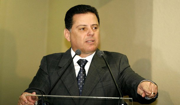 Até a cunhada de Cachoeira foi empregada por Perillo