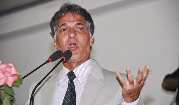 Quem vai para o lugar de Henrique na PCR?