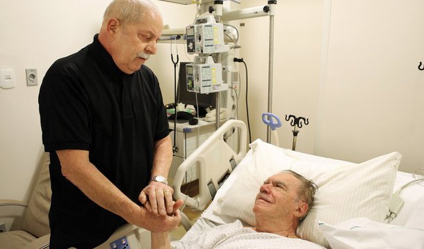 Após cateterismo, Sarney recebe Lula no Sírio