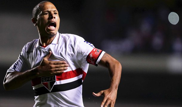 Luís Fabiano marca dois e São Paulo se classifica