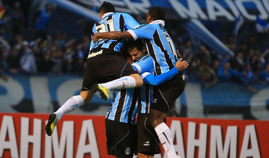 Grêmio vence e Timão amarga a lanterna do Brasileiro