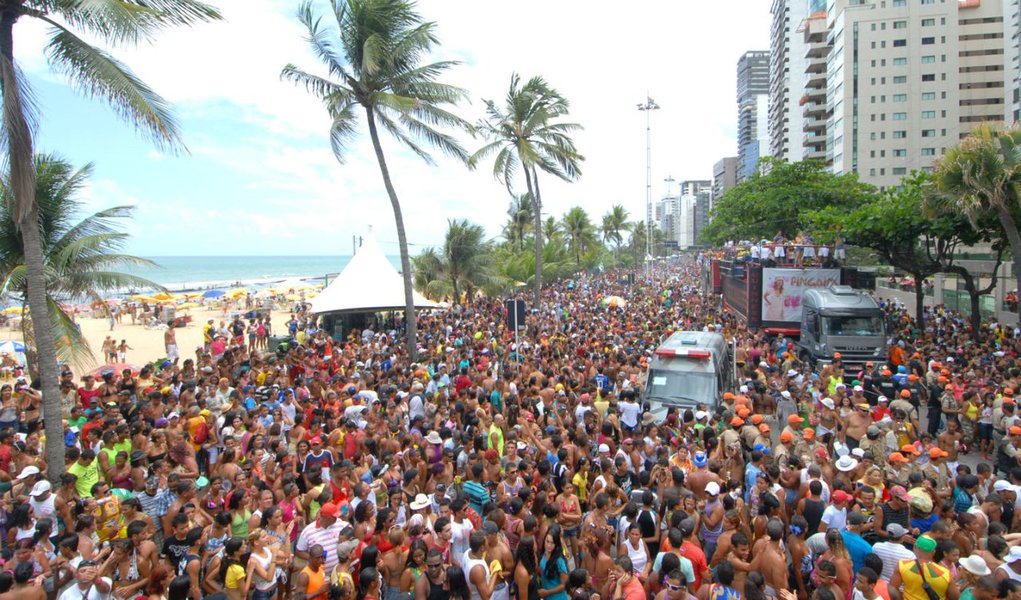 Um Camburão que arrasta 200 mil no Recife