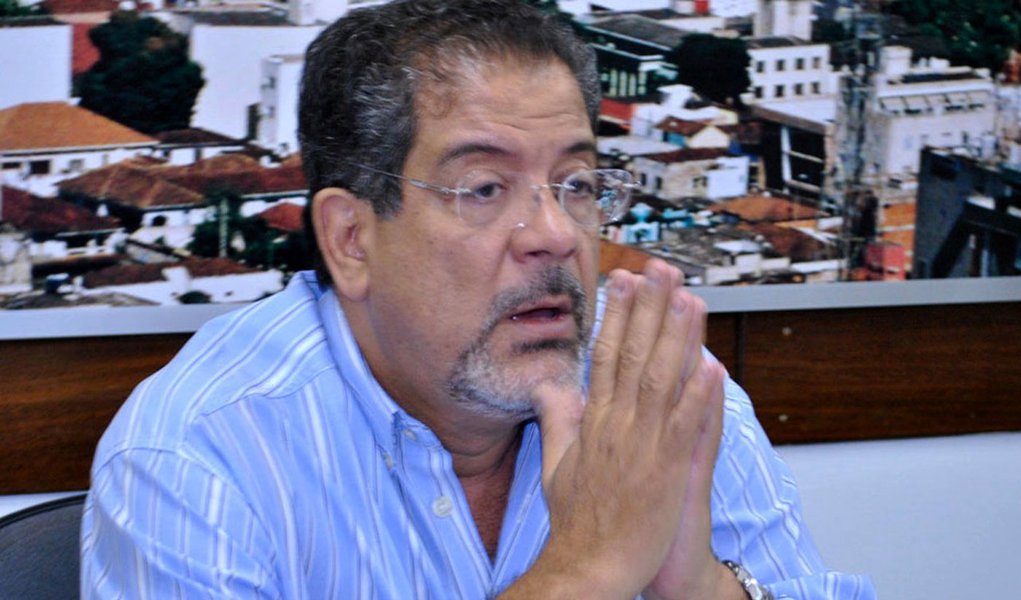 Escutas feitas pela PF complicam prefeito Montes Claros