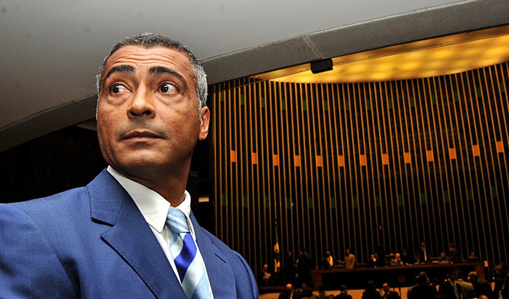 Romário se revolta com lentidão na Câmara