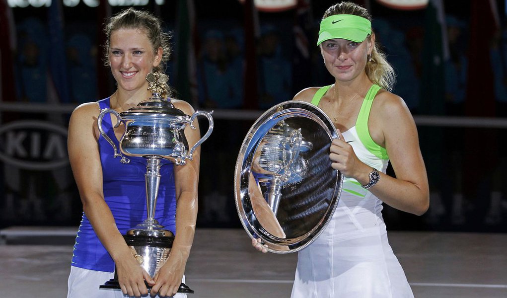 Sharapova, a bela, cai diante da fera Azarenka