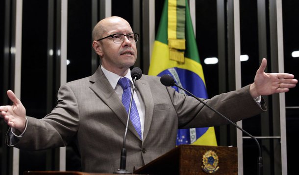 Líder do DEM no Senado ameaça ir ao STF contra PT