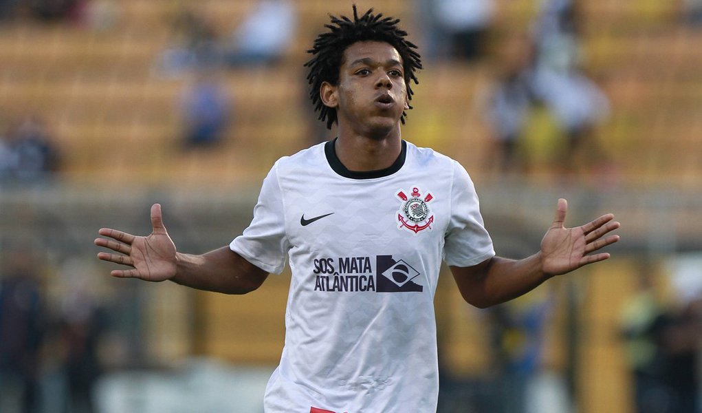 Com dois de Romarinho, Timão sai da lanterna