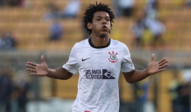 Com dois de Romarinho, Timão sai da lanterna