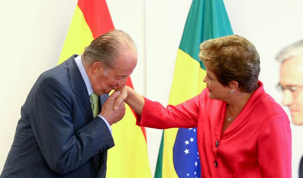 Beija-mão real escondeu propostas indecentes