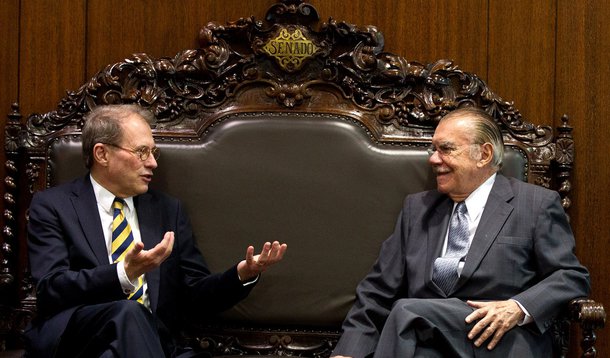 Presidente do Parlamento sueco faz lobby de seus caças em Brasília
