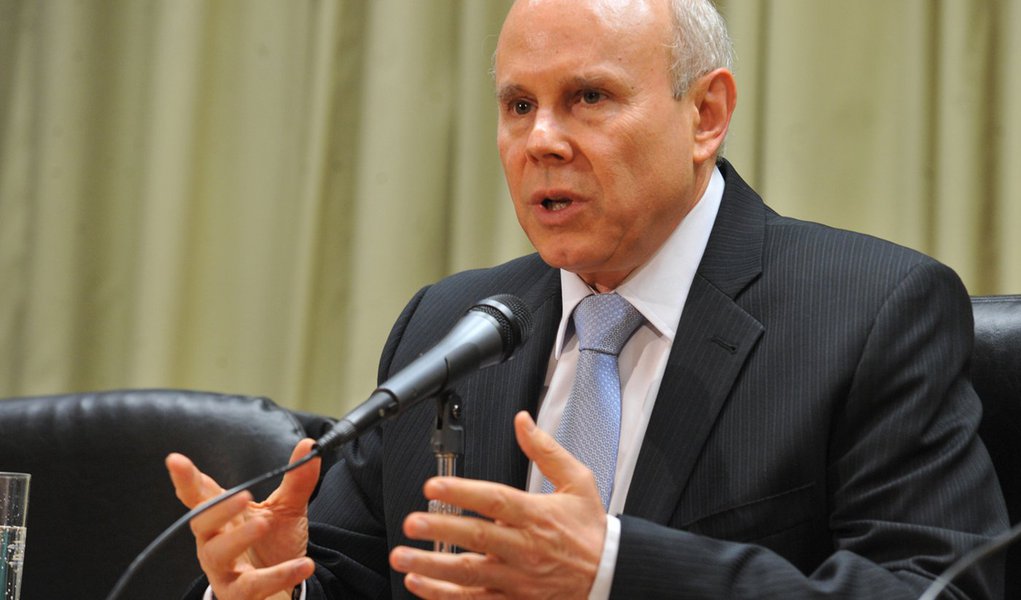 Mantega: nível de consumo e crédito do brasileiro é sustentável