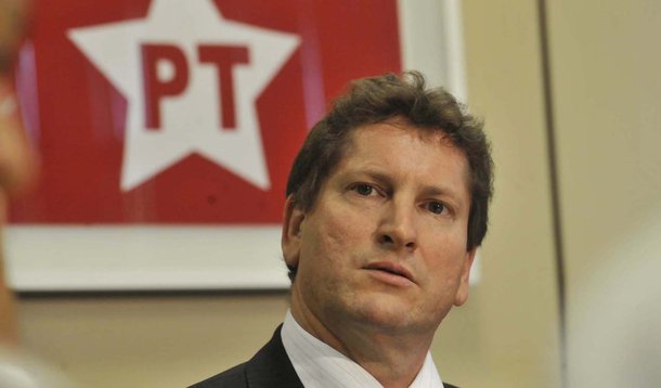 Vaccarezza permanece na CPI, diz líder do PT