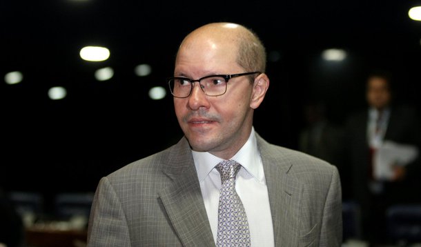 Parlamentares fazem lobby na Anvisa em favor de indústrias