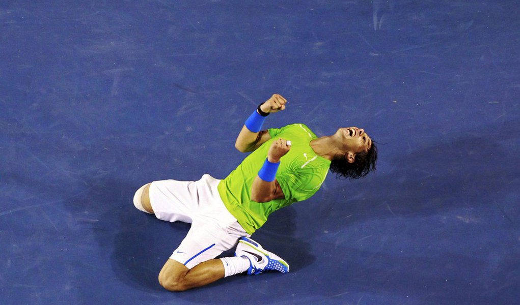 Nadal bate Federer de virada e vai à final na Austrália