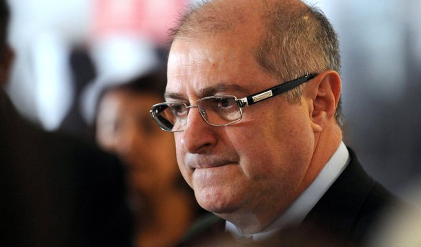 Paulo Bernardo é o novo alvo do fogo amigo