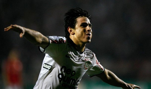 Willian faz único gol da vitória do Corinthians sobre o Paulista