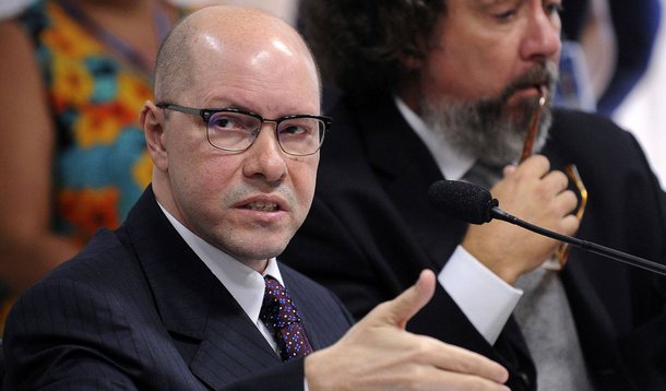 "Viagem a Berlim é uma história maliciosa"