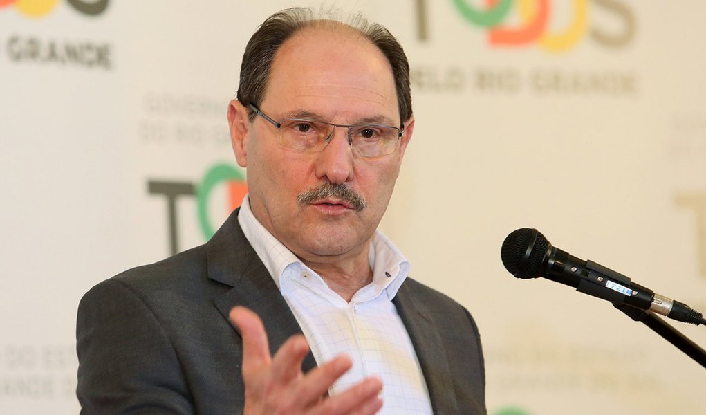 O governo Ivo Sartori (MDB), no Rio Grande do Sul, já visou que não pretende reduzir o ICMS do diesel, que atualmente é de 12%; justificativa é que a medida não é necessária porque a alíquota gaúcha já é uma das mais baixas do país; assim, Temer não consegue cumprir o prometido aos caminhoneiros de reduzir R$ 0,46 por litro do combustível