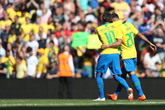 "Dou o braço a torcer. Até o começo de maio, apostava que a onda ia subir, era só deixar chegar mais perto. Professor Adenor sequer tinha anunciado sua lista de convocados. Mas o tal do clima de Copa de fato não deu o ar da graça. Sinistro." Crônica do escritor Chico Bicudo sobre Brasil 2 x 0 Croácia, em Liverpool, publicada na Chuteira F.C./Carta Capital