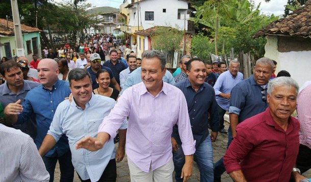 O governador Rui Costa (PT) anunciou que já conversou com todos os aliados sobre essa questão e deve anunciar esta semana os nomes que vão compor a sua chapa majoritária de reeleição; disputa está entre a senadora Lídice da Mata (PSB) e o deputado estadual Ângelo Coronel (PSD) por uma das duas vagas ao Senado