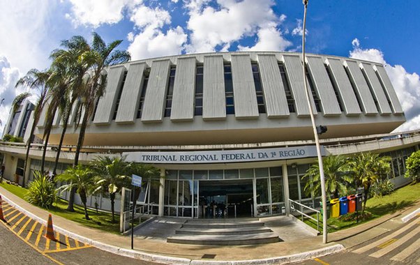 O Tribunal Regional Federal da 1ª Região (TRF1) derrubou decisão liminar da Justiça Federal de Brasília que determinava a instalação de uma comissão mista do Congresso para a realização de uma auditoria da dívida pública brasileira; decisão do TRF1 atendeu a pedido da Advocacia-Geral da União (AGU)