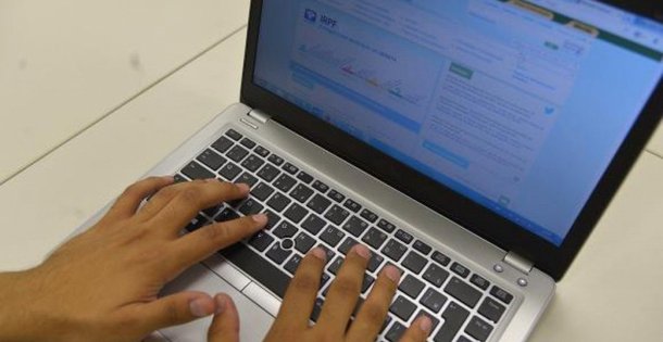 Os brasileiros estão cada vez mais expostos ao vazamento de informações, que pode comprometer a dignidade da pessoa humana. Faz-se necessário garantir o direito à privacidade das pessoas, a efetiva proteção sobre suas informações pessoais, ao lado da observância de parâmetros para uma segura e viável utilização econômica