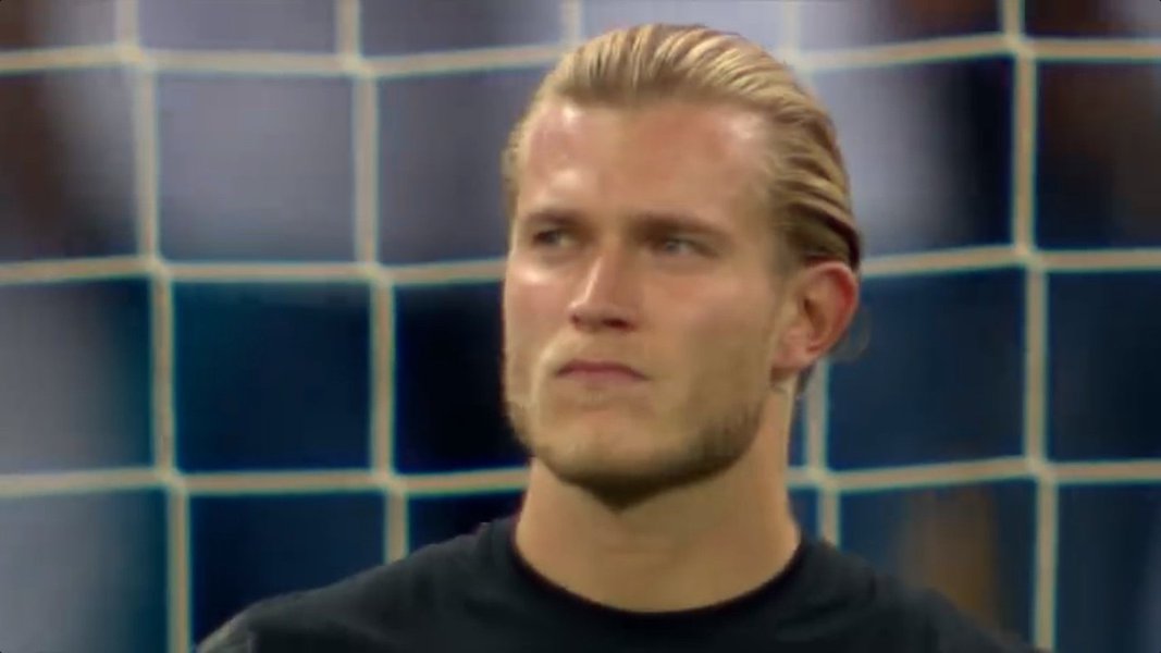 
Exames detalhados feitos após a final da Liga dos Campeões entre Real Madrid e Liverpool, que terminou com vitória do clube espanhol por 3 a 1, concluíram que o goleiro do time inglês Karius sofreu uma lesão durante a partida por causa do choque com o zagueiro Sergio Ramos nos primeiros minutos do segundo tempo, pouco antes do primeiro gol do Real
