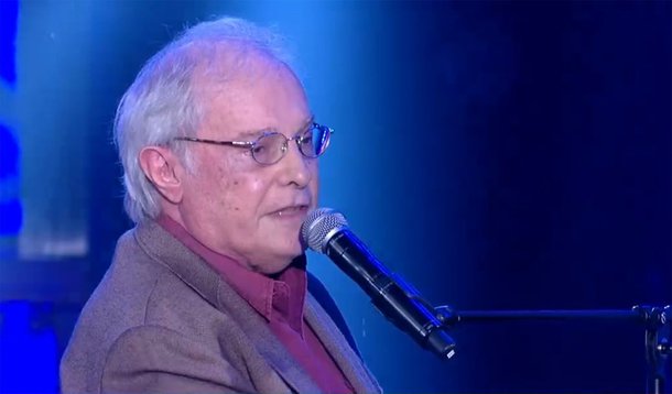 O programa Domingão do Faustão no último domingo (3) serviu para que nomes de peso da cultura mostrassem sua indignação com o atual momento político brasileiro; ali, o compositor Francis Hime disse que atual situação do país "só se resolve com eleições livres. Com todos os candidatos", numa referência à prisão do ex-presidente Lula