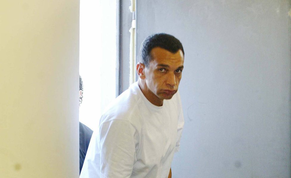 Documentos encontrados pela polícia após a morte do líder do Primeiro Comando da Capital (PCC) Rogério Jeremias de Simone, o Gegê do Mangue, revelaram parte da estrutura montada pelos líderes do PCC para o tráfico internacional de drogas; negócios particulares dos líderes e da própria facção têm um faturamento estimado pela inteligência policial em, no mínimo, R$ 400 milhões por ano