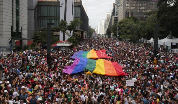 Apesar de o tema da edição deste ano ser Poder para LGBTI+, nosso voto, nossa voz, a ONG APOGLBT-SP, que organiza o evento, criou dificuldades para a participação do movimento sindical, a ponto de a CUT optar pela não participação na marcha; segundo a Secretaria de Políticas Sociais da CUT-SP, a associação que organiza a Parada condicionou a participação da central ao pagamento de uma taxa, que foi considerada abusiva pela entidade