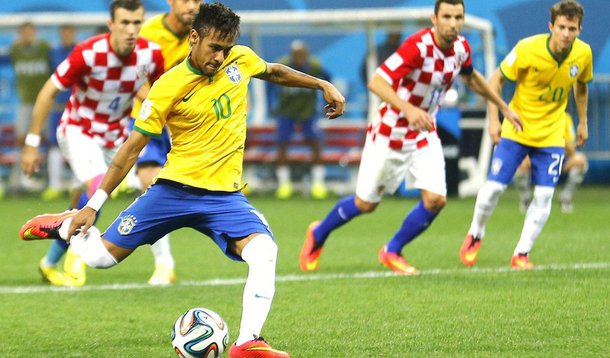 O atacante Neymar marcou um gol em sua volta aos gramados, neste domingo, e Firmino ampliou nos acréscimos na vitória da seleção brasileira sobre a Croácia por 2 x 0, em amistoso de preparação para a Copa do Mundo da Rússia; Neymar não atuava desde que sofreu uma lesão no pé direito, no final de fevereiro