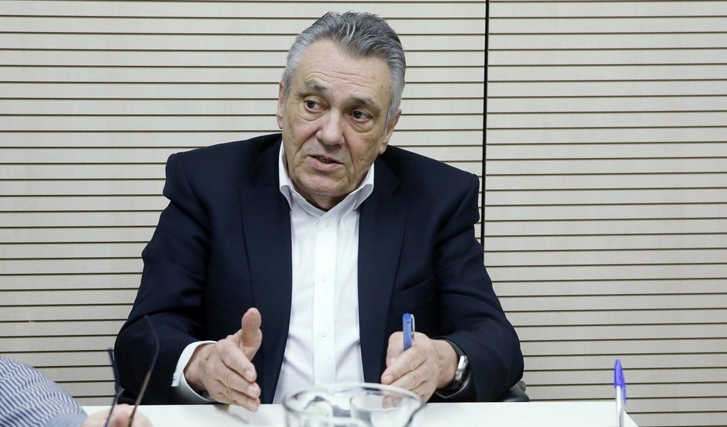 Manuel Escudero, o guru econômico de Pedro Sánchez, o novo premiê da Espanha, preparou um documento no qual esboça um orçamento alternativo para a Espanha; "Uma de nossas prioridades é manter a estabilidade econômica e orçamentária e oferecer oportunidades para as classes médias e trabalhadoras", defende Escudero 