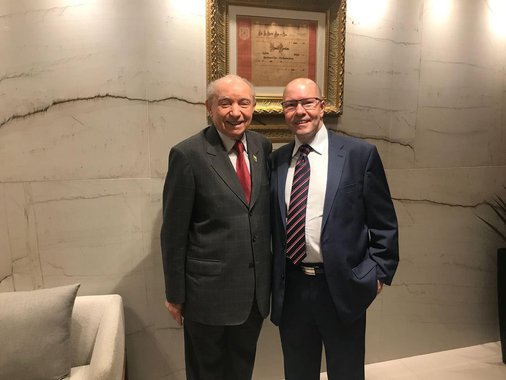 O procurador de Justiça e ex-senador Demóstenes Torres participa desde quarta-feira, 30, em Brasília, da Convenção Mundial das Igrejas Assembleias de Deus Madureira; os principais líderes evangélicos de Goiás, como os dos campos de Campinas e da Fama, estão entre os milhares de dirigentes do segmento religioso presentes. Os eventos da convenção contam com participação de diversos políticos; Demóstenes tem o apoio de centenas de pastores em Goiás e ali se reencontrou com o bispo primaz das Assembleias de Deus, Manoel Ferreira