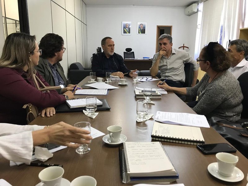 O termo de cooperação consiste basicamente no intercâmbio de tecnologia de conteúdo; além das novas TBC e RBC colocarem a disposição toda a estrutura tecnológica, a ABC também vai oferecer para a universidade consultoria técnica; já a UEG vai produzir conteúdos que serão transmitidos nas emissoras de rádio e TV; atualmente a ABC recebe estagiários da universidade. As áreas de tecnologia e informação são as mais procuradas pelos estudantes. Em Anápolis, a nova TV Brasil Central (TBC) utiliza uma torre da universidade para transmissão do sinal da emissora