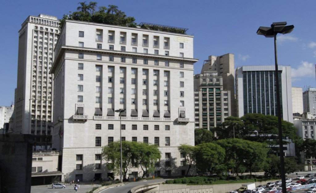 A Justiça do Trabalho proibiu o Sindicato Unificado dos Petroleiros de São Paulo de interromper o fornecimento de combustível para os serviços essenciais da prefeitura da capital, sob pena de multa diária de R$ 300 mil e bloqueio em conta-corrente