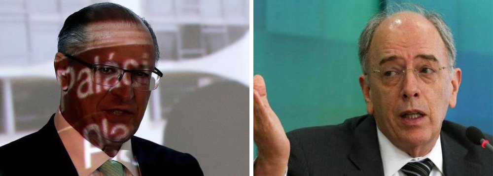 Presidente nacional do PSDB e pré-candidato tucano à Presidência da República, Geraldo Alckmin fez cara de paisagem e fingiu que a demissão de Pedro Parente da presidência da Petrobras não representa o fracasso da política do PSDB para a estatal; "Com a saída de Pedro Parente, o importante nesse momento é não desperdiçar o trabalho de recuperação da Petrobras. Precisamos definir uma política de preços de combustíveis que, preservando a empresa, proteja os consumidores", disse Alckmin pelo Twitter
