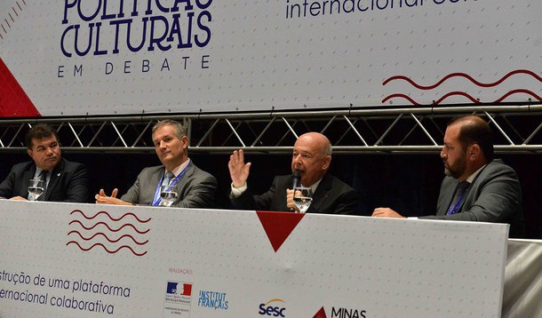 O Fórum de Políticas Culturais dá sequência à parceria iniciada em 2017, tendo como foco a discussão e reflexão sobre políticas culturais no âmbito da cooperação internacional entre Brasil e França; o eixo dos debates coloca em pauta os Direitos Culturais, possibilitando o encontro entre profissionais do setor e especialistas brasileiros e estrangeiros 