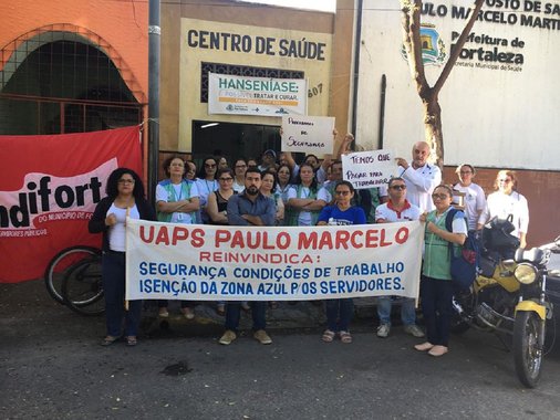 Servidores do Posto de Saúde Paulo Marcelo (Centro) paralisaram parcialmente atividades na manhã desta terça-feira (29) em ato contra a insegurança no local e por outras pautas específicas. Para não prejudicar a população, os funcionários estão trabalhando com 30% do efetivo do posto