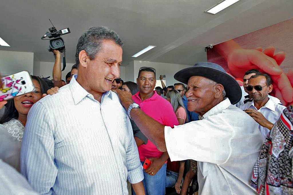 Pesquisa feita pelo Instituto Paraná Pesquisa aponta que o atual governador da Bahia, Rui Costa (PT), seria reeleito no primeiro turno com 58,8% dos votos; segundo colocado no levantamento, o pré-candidato do DEM, José Ronaldo, possui apenas 9,5% das intenções de voto; ainda segundo o estudo, a gestão de Rui Costa é aprovada por 67,9% dos baianos