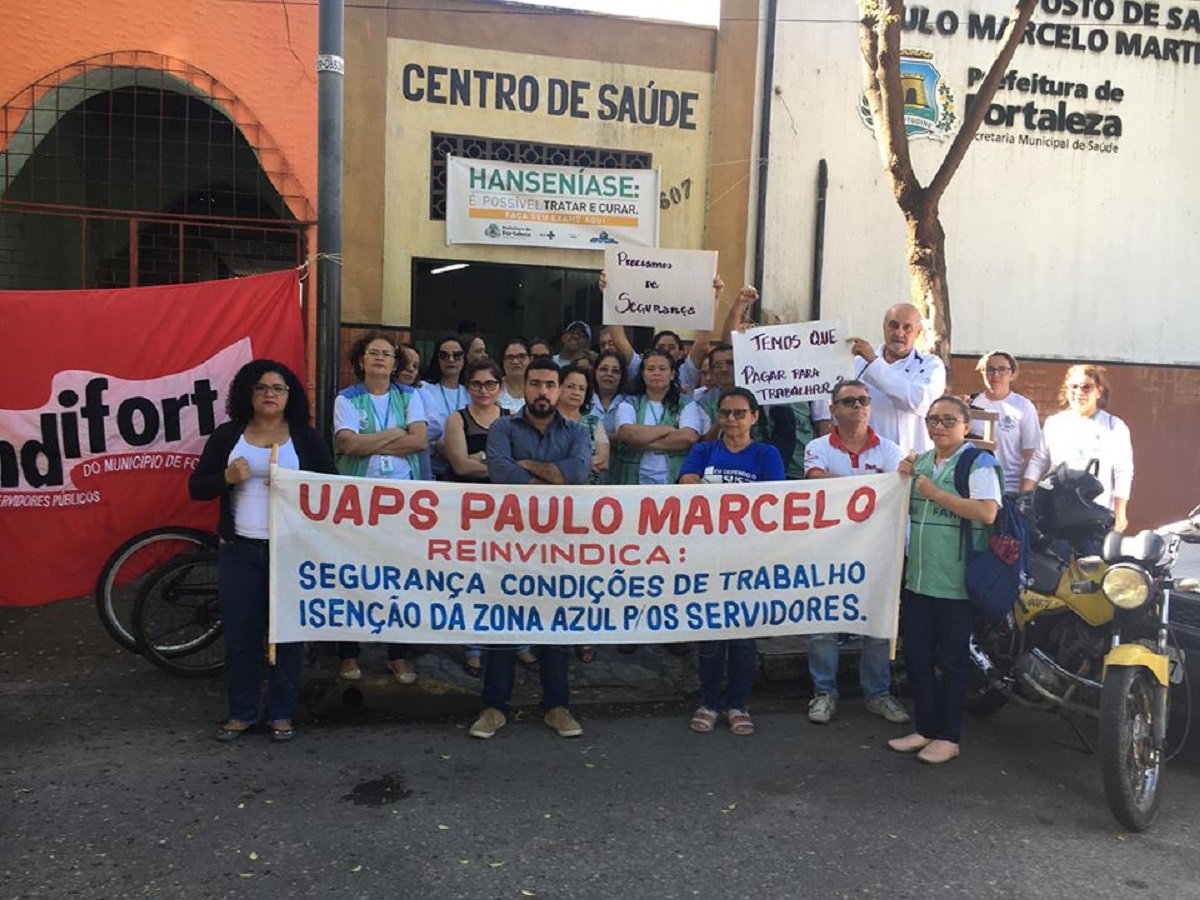 Servidores do Posto de Saúde Paulo Marcelo (Centro) paralisaram parcialmente atividades na manhã desta terça-feira (29) em ato contra a insegurança no local e por outras pautas específicas. Para não prejudicar a população, os funcionários estão trabalhando com 30% do efetivo do posto