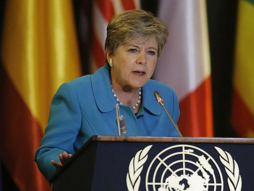 A América Latina precisa pensar seriamente em legalizar as drogas para diminuir o custo humano da proibição, disse a chefe da Cepal, Alicia Barcena; "Serei muito provocadora. A legalização das drogas seria boa para quem? A América Latina e o Caribe, pelo amor de Deus. Porque a ilegalidade é o que está matando as pessoas. É hora de cogitar seriamente legalizar as drogas", disse