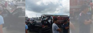O bloqueio ocorre em Penedo, na divida de Alagoas com Sergipe; eles reivindicam diminuição do preço da gasolina e do álcool, além de apoiarem a greve dos caminhoneiros; circulação de viaturas policiais, ambulâncias e ônibus escolares está sendo permitida