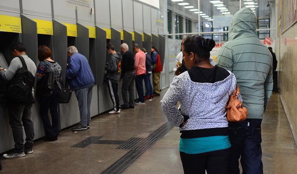 São Paulo - Bancários decretam greve e movimentações bancárias só poderão ser feitas pela internet ou caixas eletrônicos.(Rovena Rosa/Agência Brasil)