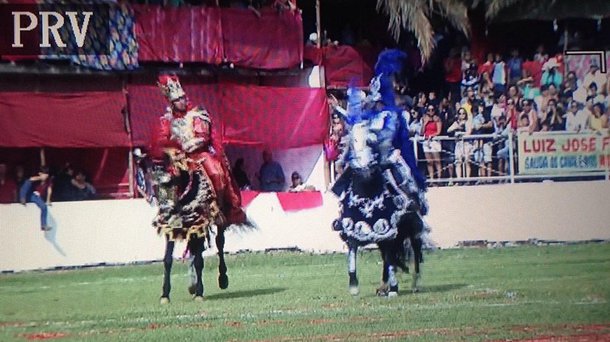 Um marco histórico na TV aberta em Goiás, a nova TV Brasil Central (TBC) se destaca na cobertura da Festa do Divino Espírito Santo, em Pirenópolis; no domingo (20), a emissora realizou a transmissão ao vivo das Cavalhadas, que fazem parte da festa que é uma das maiores manifestações culturais e religiosas do Estado; a cobertura completa e em tempo real reforça o compromisso da nova TBC em estar mais próxima da sociedade, além de valorizar a cultura goiana; com equipes ágeis, a emissora transmitiu ao vivo toda da movimentação do tradicional evento