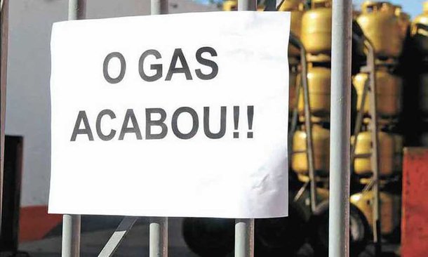 Entre tantas ameaças contra o país governado por Temer e seus associados, a política de preços da Petrobras e primeira semana da greve dos caminhoneiros está prestes a causar a falta de gás em Minas; combustível movimenta veículos e garante a comida na mesa; gás de cozinha é escasso nas distribuidoras; prédios já se preparam para enfrentar dificuldades para cozinhar