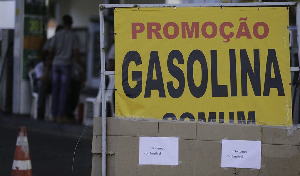 Posto fechado em Brasília com o estoque de combustíveis e gás de cozinha zerados.Foto Fabio Rodrigues Pozzebom/Agência Brasil
