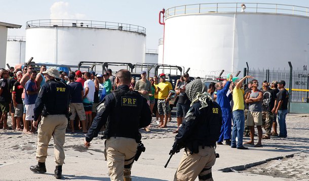 Polícia do Exército reforça segurança no entorno de refinaria no Rio