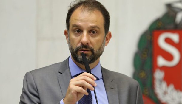 O novo secretário da Fazenda de São Paulo, Luiz Claudio Rodrigues de Carvalho, é alvo de cinco investigações no Ministério Público Estadual de São Paulo; nomeado no dia 16, Carvalho é investigado por desobediência, omissão de dados solicitados pela Promotoria e improbidade administrativa